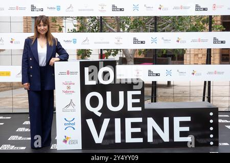 Natalia Verbeke kümmert sich um Ana Tramel. El juego Premiere während der Lo que viene Film Festiva am 13. Mai 2021 in Bardenas Reales, Spanien Navarra. Stockfoto