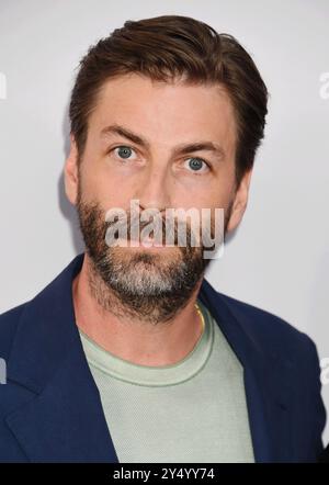 HOLLYWOOD, KALIFORNIEN – 18. SEPTEMBER: Autor/Regisseur/Produzent Jon Watts nimmt an der Premiere der Premiere von The Apple Original Film ' in Los Angeles Teil Stockfoto