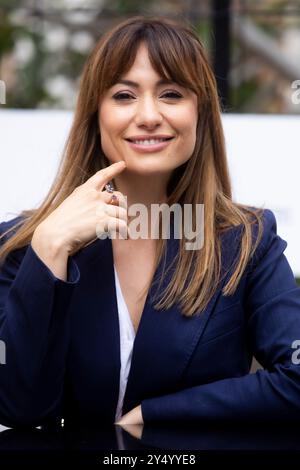 Natalia Verbeke kümmert sich um Ana Tramel. El juego Premiere während der Lo que viene Film Festiva am 13. Mai 2021 in Bardenas Reales, Spanien Navarra. Stockfoto