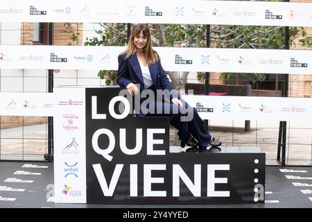 Natalia Verbeke kümmert sich um Ana Tramel. El juego Premiere während der Lo que viene Film Festiva am 13. Mai 2021 in Bardenas Reales, Spanien Navarra. Stockfoto
