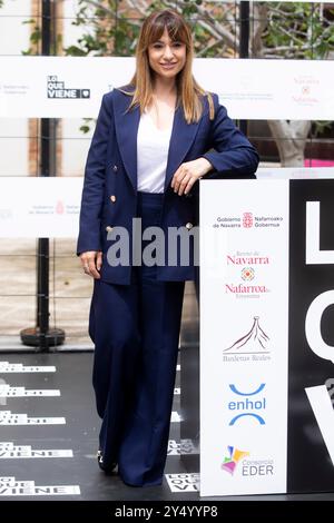 Natalia Verbeke kümmert sich um Ana Tramel. El juego Premiere während der Lo que viene Film Festiva am 13. Mai 2021 in Bardenas Reales, Spanien Navarra. Stockfoto