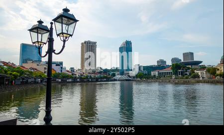 Singapur, April 2024 : wunderschöne Architektur Gebäude Wolkenkratzer um die Marina Bucht in Singapur Stadt Stockfoto