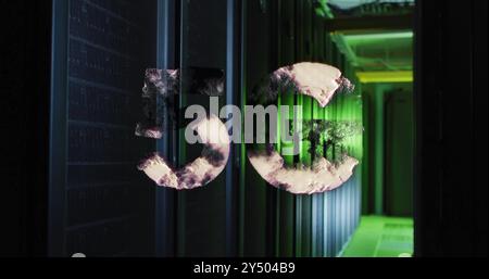 5g-Textbild über Server-Racks im Rechenzentrum Stockfoto