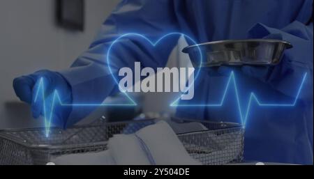 Medizinische professionelle Handlinginstrumente, Herzfrequenzbild über chirurgischem Setting Stockfoto