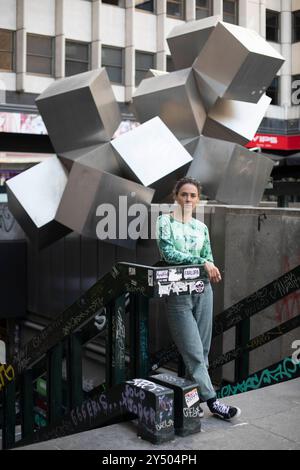 Patricia Lopez Arnaiz posiert für eine Fotosession 20,000 'Especies de Aabejas' '20.000 Bienenarten' Madrid am 19. April 2023 in Madrid, Spanien. Stockfoto