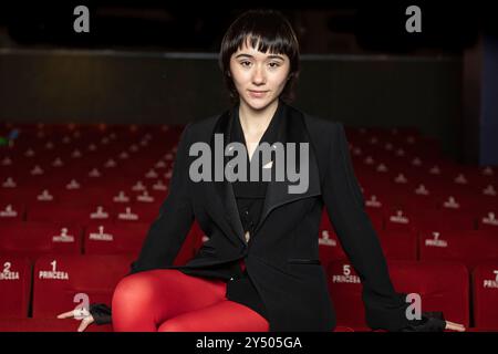 Zoe Stein posiert für eine Fotosession während der Präsentation Manticora Madrid am 11. Dezember 2022 in Madrid. Stockfoto