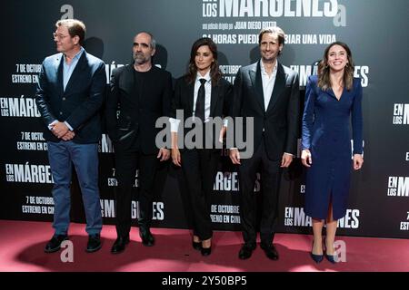 Alvaro Longoria, Luis Tosar, Penelope Cruz, Regisseur Juan Diego Botto und Gleichstellungsministerin Irene Montero nehmen am 4. Oktober 2022 in Madrid, Spanien, am Fotogespräch „EN Los Margenes“ Teil. Stockfoto