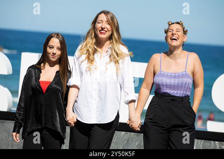 Angela Cervantes, Carla Quilez und der Regisseur Pilar Palomero nahmen am 21. September 2022 am 70. San Sebastian International Film Festival im Kursaal Palace in Donostia/San Sebastian, Spanien Teil. Stockfoto