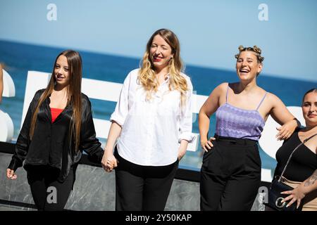 Angela Cervantes, Carla Quilez und der Regisseur Pilar Palomero nahmen am 21. September 2022 am 70. San Sebastian International Film Festival im Kursaal Palace in Donostia/San Sebastian, Spanien Teil. Stockfoto