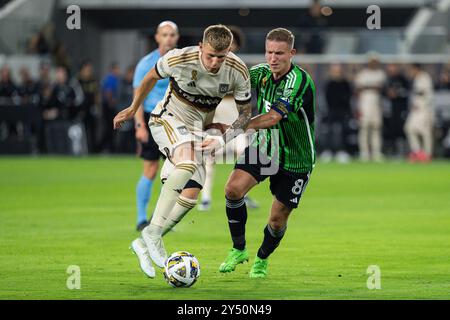 Der LAFC-Mittelfeldspieler Mateusz Bogusz (19) wird von Austin FC-Mittelfeldspieler Alexander Ring (8) während eines MLS-Spiels am Mittwoch, den 18. September 2024, in der B verteidigt Stockfoto