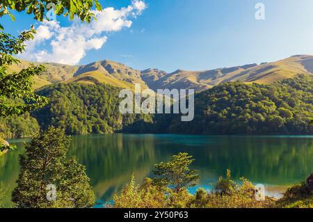 Blick auf den See MaralGol in Aserbaidschan Stockfoto