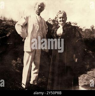 Mark Twain mit Anna Laura (Elizabeth) Hawkins Frazer, die die Inspiration für Twains Figur Becky Thatcher in Tom Sawyer und Huckleberry Finn (1902) war Stockfoto