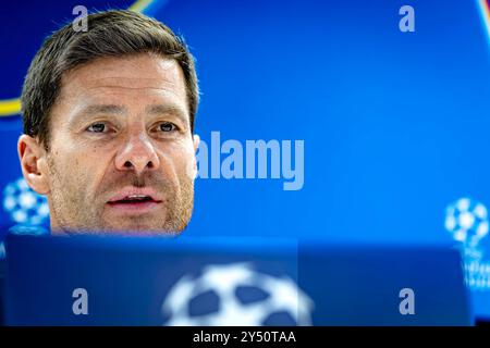 Bayer 04 Leverkusen Trainer Xabi Alonso während der Pressekonferenz nach dem Spiel , während des Spiels Feyenoord - Leverkusen im Stadion de Kuip für die UEFA Champions League, Ligasaison, 1. Spieltag 2024-2025 in ROTTERDAM, Niederlande am 19. september 2024, Foto von Marcel van Dorst / EYE4images/DeFodi Images Defodi-746  1MD3715-ARW *** Bayer 04 Leverkusen Trainer Xabi Alonso während der Pressekonferenz nach dem Spiel , während des Spiels Feyenoord Leverkusen im Stadion de Kuip für die UEFA Champions League, League-Phase, Spieltag 1 Saison 2024 2025 in ROTTERDAM, Niederlande am 19 Stockfoto