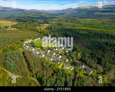 Aus der Vogelperspektive von der Drohne des Dorfes Glentrool im Galloway Forest Park und im Inneren des neuen Galloway National Park, Dumfries und Galloway, Schottland, U Stockfoto