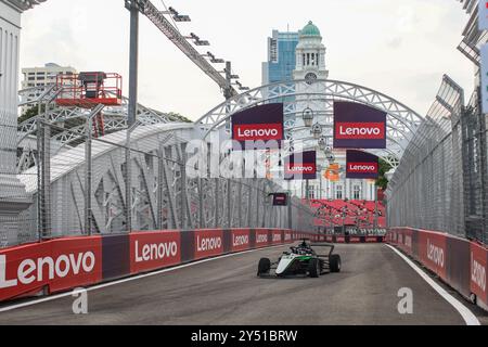 Sinapore, Singapur. September 2024. 28 PIN Doriane (fra), Prema Racing unterstützt von Mercedes, Tatuus F4-T-421, Aktion während der 5. Runde der F1 Academy 2024 vom 20. Bis 22. September 2024 auf dem Marina Bay Circuit in Singapur, Singapur - Foto Xavi Bonilla/DPPI Credit: DPPI Media/Alamy Live News Stockfoto