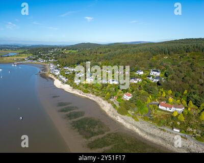 Aus der Vogelperspektive von der Drohne des Dorfes Kippford auf dem URR Water River an der Solway Coast im neuen Galloway National Park, Dumfries und Galloway, SCO Stockfoto