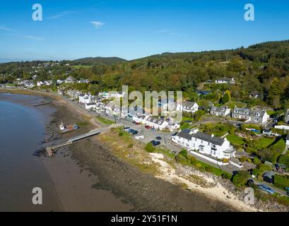Aus der Vogelperspektive von der Drohne des Dorfes Kippford auf dem URR Water River an der Solway Coast im neuen Galloway National Park, Dumfries und Galloway, SCO Stockfoto
