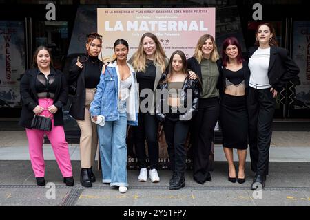 Sheila Baños, Claudia Medina, Claudia Dalmau, Pilar Palomero, Carla Quilez, Angela Cervantes, Jamila Bengharda und Estel Collado nehmen am 14. November 2022 in Madrid, Spanien, am Fotogespräch „La maternal“ Teil. Stockfoto