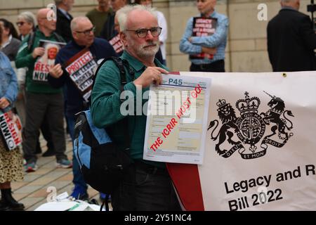 Belfast, Vereinigtes Königreich 20/09/2024 Legacy-Aktivisten nehmen an Protesten vor dem Belfast Royal Court of Justice in Belfast Nordirland Teil Credit:HeadlineX/Alamy Live News Stockfoto