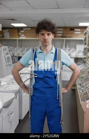 Porträt mit vertikaler Ansicht des Klempnergeschäfts im Klempnergeschäft Stockfoto