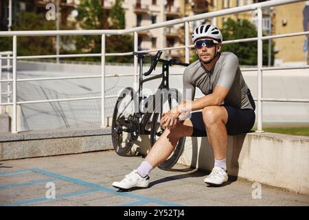 Entspannter Radfahrer in Ruhe nach Velodrome-Training Stockfoto