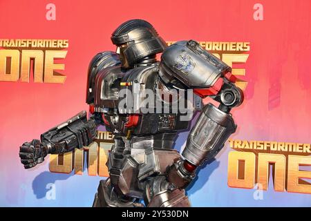 Megatron, Transformers One: Europäische Premiere, Cineworld Leicester Square, London, Großbritannien Stockfoto