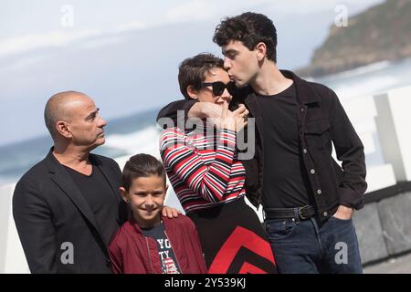 Eduard Fernandez, der spanische Schauspieler Tomas Martin, die spanische Schauspielerin Greta Fernandez und Alex Monner besuchten La hija de un Ladron / Tochter Eines Diebes während des 67. San Sebastian International Film Festivals am 25. September 2019 im Kursaal Palace in Donostia/San Sebastian, Spanien. Stockfoto
