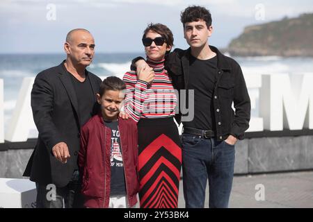 Eduard Fernandez, der spanische Schauspieler Tomas Martin, die spanische Schauspielerin Greta Fernandez und Alex Monner besuchten La hija de un Ladron / Tochter Eines Diebes während des 67. San Sebastian International Film Festivals am 25. September 2019 im Kursaal Palace in Donostia/San Sebastian, Spanien. Stockfoto