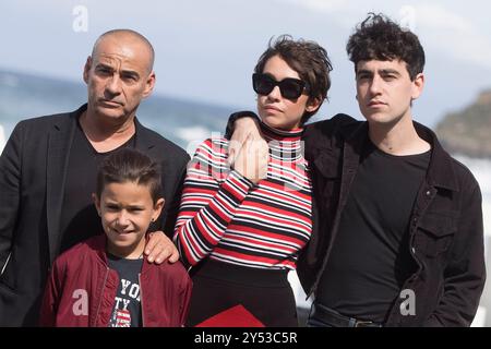 Eduard Fernandez, der spanische Schauspieler Tomas Martin, die spanische Schauspielerin Greta Fernandez und Alex Monner besuchten La hija de un Ladron / Tochter Eines Diebes während des 67. San Sebastian International Film Festivals am 25. September 2019 im Kursaal Palace in Donostia/San Sebastian, Spanien. Stockfoto