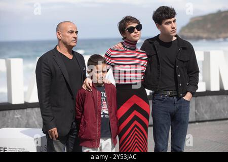 Eduard Fernandez, der spanische Schauspieler Tomas Martin, die spanische Schauspielerin Greta Fernandez und Alex Monner besuchten La hija de un Ladron / Tochter Eines Diebes während des 67. San Sebastian International Film Festivals am 25. September 2019 im Kursaal Palace in Donostia/San Sebastian, Spanien. Stockfoto