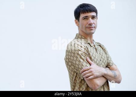 Juanjo Ballesta Portrait Session während der Präsentation Nueva Tierra in der Cine Emabajadores am 3. September 2024 in Madrid, Spanien. Stockfoto