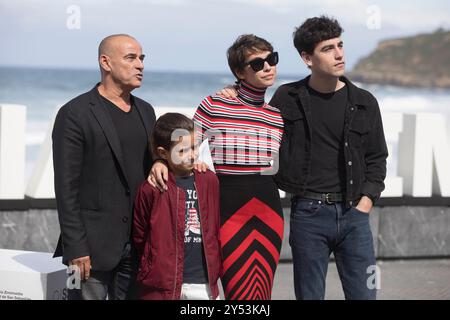 Eduard Fernandez, der spanische Schauspieler Tomas Martin, die spanische Schauspielerin Greta Fernandez und Alex Monner besuchten La hija de un Ladron / Tochter Eines Diebes während des 67. San Sebastian International Film Festivals am 25. September 2019 im Kursaal Palace in Donostia/San Sebastian, Spanien. Stockfoto