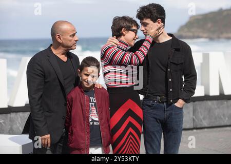 Eduard Fernandez, der spanische Schauspieler Tomas Martin, die spanische Schauspielerin Greta Fernandez und Alex Monner besuchten La hija de un Ladron / Tochter Eines Diebes während des 67. San Sebastian International Film Festivals am 25. September 2019 im Kursaal Palace in Donostia/San Sebastian, Spanien. Stockfoto