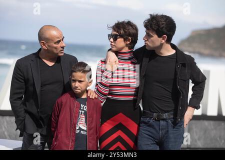 Eduard Fernandez, der spanische Schauspieler Tomas Martin, die spanische Schauspielerin Greta Fernandez und Alex Monner besuchten La hija de un Ladron / Tochter Eines Diebes während des 67. San Sebastian International Film Festivals am 25. September 2019 im Kursaal Palace in Donostia/San Sebastian, Spanien. Stockfoto