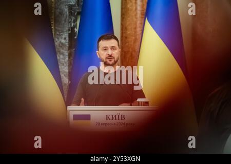 Kiew, Ukraine. September 2024. Wolodymyr Zelenskyi, Präsident der Ukraine, spricht auf einer gemeinsamen Pressekonferenz im Präsidentenpalast. Quelle: Christoph Soeder/dpa-ENR-Pool/dpa/Alamy Live News Stockfoto