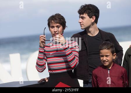 Eduard Fernandez, der spanische Schauspieler Tomas Martin, die spanische Schauspielerin Greta Fernandez und Alex Monner besuchten La hija de un Ladron / Tochter Eines Diebes während des 67. San Sebastian International Film Festivals am 25. September 2019 im Kursaal Palace in Donostia/San Sebastian, Spanien. Stockfoto