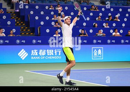 Chengdu, China. September 2024. Nicolas JARRY (CHI) am 4. Tag der ATP 250 Chengdu Open 2024 im Sichuan International Tennis Centre. Quelle: Meng Gao/Alamy Live News Stockfoto