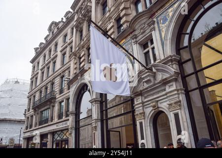 London, Großbritannien. September 2024. Allgemeine Ansicht des Apple Stores in der Regent Street, da das iPhone 16 in Großbritannien verkauft wird. Quelle: SOPA Images Limited/Alamy Live News Stockfoto