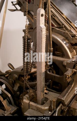 Eine Linotypendruckmaschine zum Gießen von Bleischriften aus dem 20. Jahrhundert Stockfoto