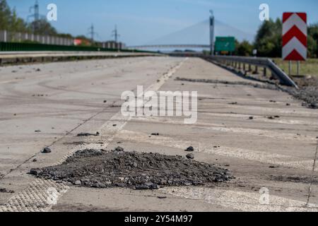 Bohumin, Tschechische Republik. September 2024. Überschwemmungsschäden auf der stillgelegten Autobahn D1 in Bohumin, Tschechische Republik, am 20. September 2024. Quelle: Vladimir Prycek/CTK Photo/Alamy Live News Stockfoto