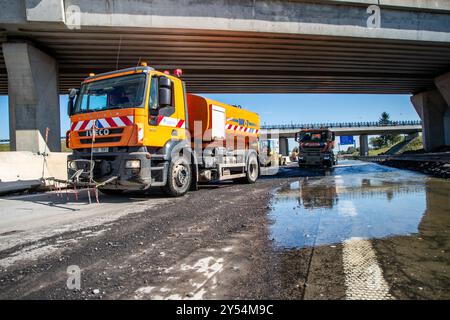 Bohumin, Tschechische Republik. September 2024. Sanierung von Hochwasserschäden auf der stillgelegten Autobahn D1 nach Überschwemmungen in Bohumin, Tschechische Republik, am 20. September 2024. Quelle: Vladimir Prycek/CTK Photo/Alamy Live News Stockfoto