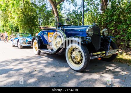 Ford Deluxe Roadster 1931 Bei Den Vienna Classic Days 2024 Oldtimer ford-deluxe-roadster-1931-bei-den-vienna-classic-days-2024-oldtimer