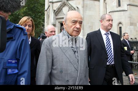 PIC zeigt: Mohamed Al-Fayed ägyptischer Geschäftsmann, der hier im Jahr 2007 beim High Court in London ankommt, als sein juristisches Team folgte und darauf wartete Stockfoto