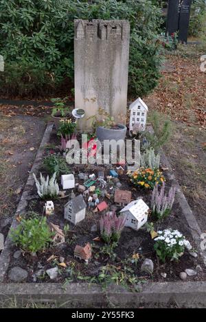 Das Grab des Schriftstellers und Musikers Francoise Cactus, Alter Matthäus Kirchhof in Berlin. Stockfoto