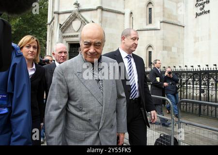 PIC zeigt: Mohamed Al-Fayed ägyptischer Geschäftsmann, der hier im Jahr 2007 beim High Court in London ankommt, als sein juristisches Team folgte und darauf wartete Stockfoto