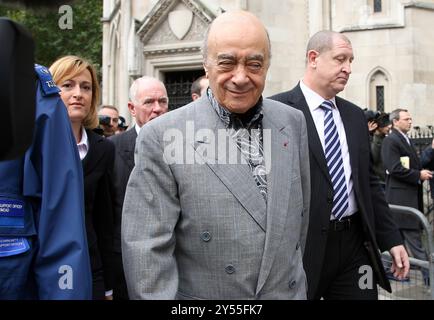 PIC zeigt: Mohamed Al-Fayed ägyptischer Geschäftsmann, der hier im Jahr 2007 beim High Court in London ankommt, als sein juristisches Team folgte und darauf wartete Stockfoto