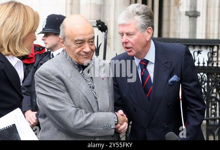 PIC zeigt: Mohamed Al-Fayed ägyptischer Geschäftsmann, der hier im Jahr 2007 am High Court in London angekommen ist. Er wurde von seinem ehemaligen PR-Chef BBC R begrüßt Stockfoto