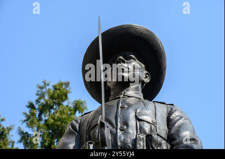 London, England, Vereinigtes Königreich. Gurkha-Denkmal (von Philip Jackson) in Horse Guards Avenue Stockfoto