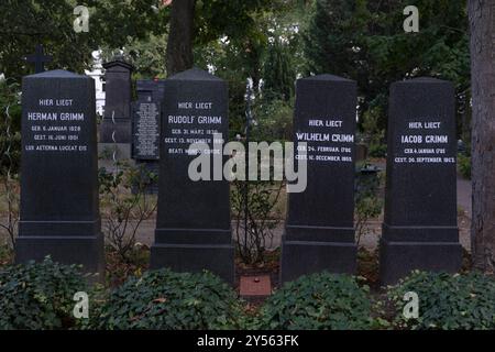 Die Gräber der Brüder Grimm im Alten St. Matthäus Kirchhof in Berlin. Stockfoto