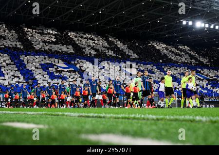 Bergamo, Italien. 19. September 2024. Spieler und Beamte nehmen das Feld vor dem Fußballspiel der UEFA Champions League 2024/25 zwischen Atalanta BC und Arsenal FC ein. Quelle: Nicolò Campo/Alamy Live News Stockfoto